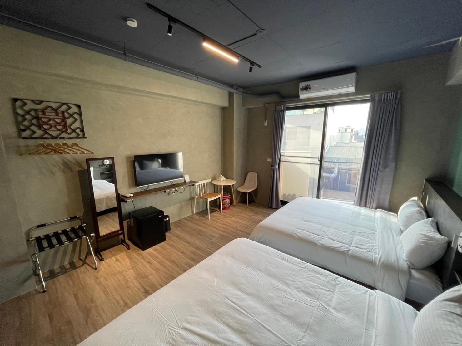 Long Lang Homestay Tainan Exteriör bild