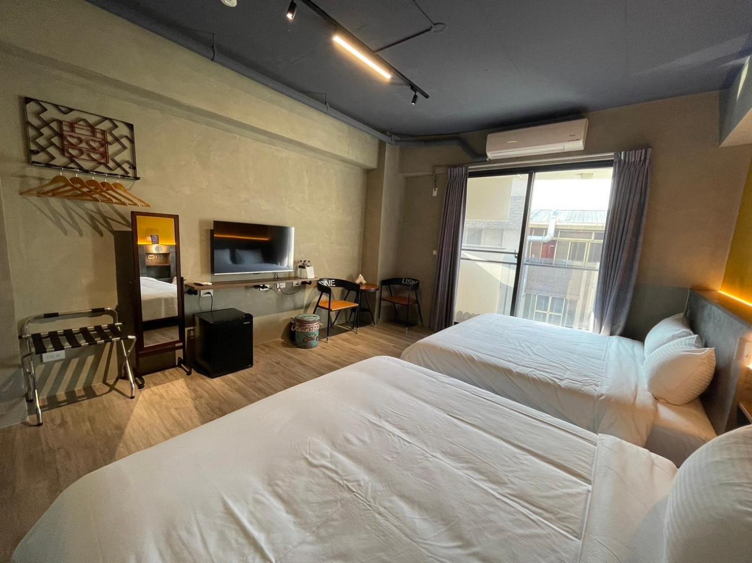 Long Lang Homestay Tainan Exteriör bild