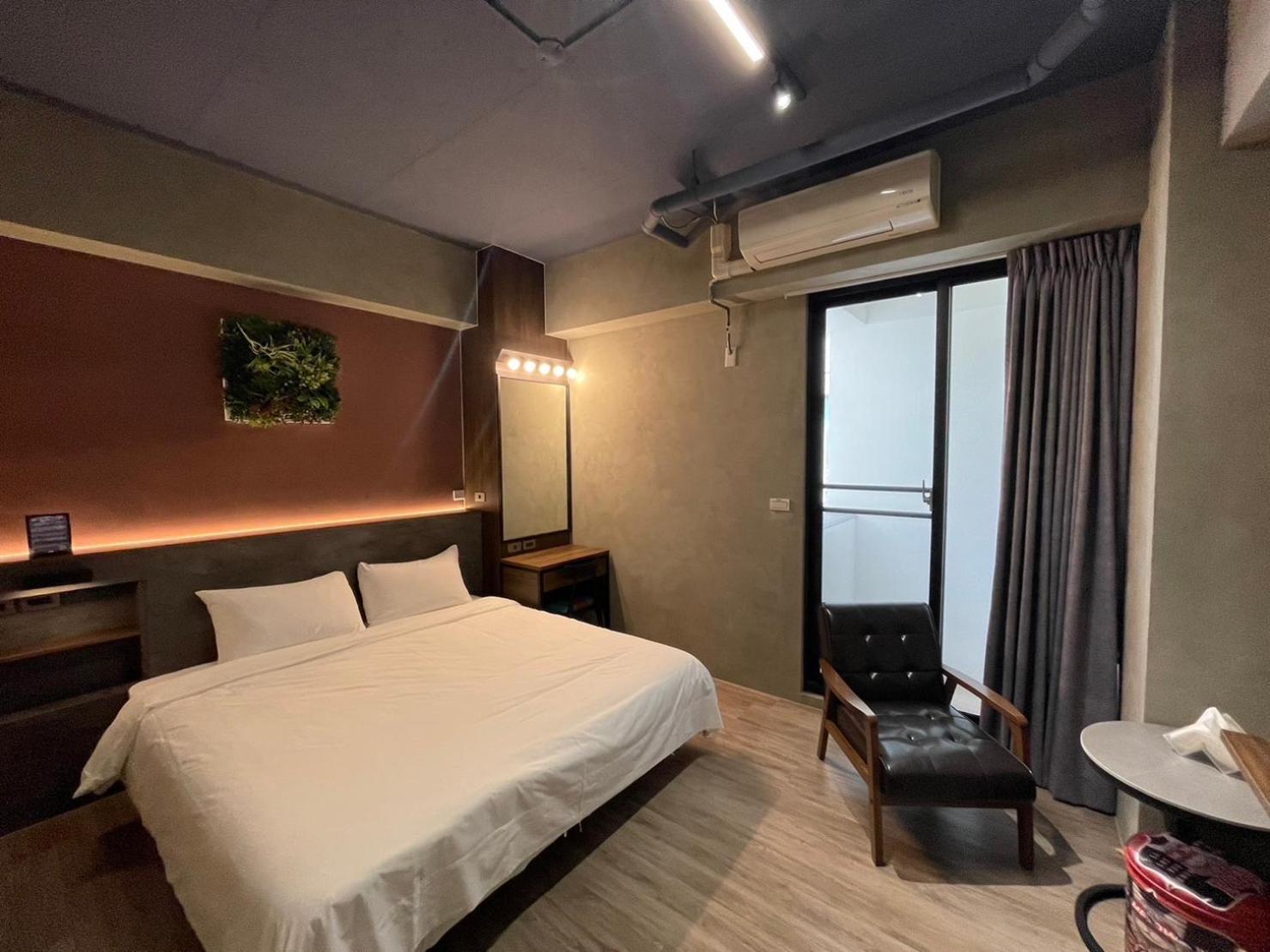 Long Lang Homestay Tainan Exteriör bild