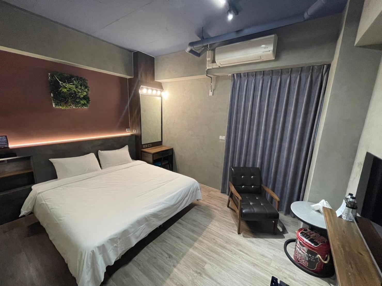 Long Lang Homestay Tainan Exteriör bild